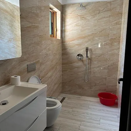 Nina'S Guesthouse Ksamil クサミル