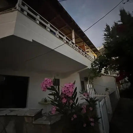 アパート Nina'S Guesthouse Ksamil
