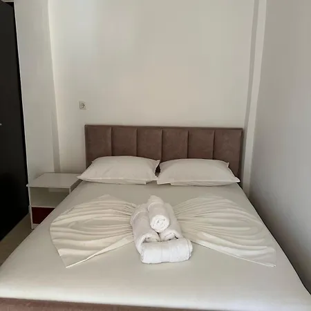 Nina'S Guesthouse Ksamil