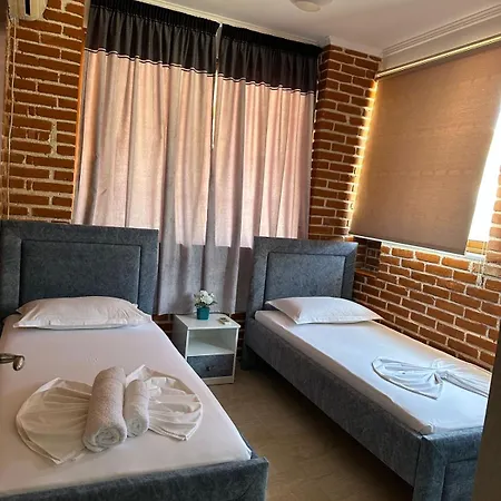Nina'S Guesthouse Ksamil Appartamento