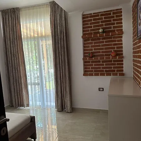 Nina'S Guesthouse Ksamil Appartamento Ksamil